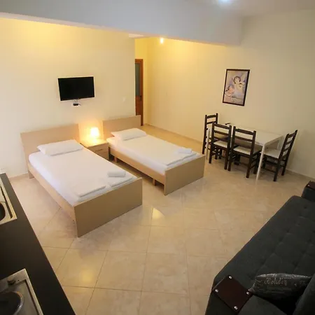 Erjon Apartamento